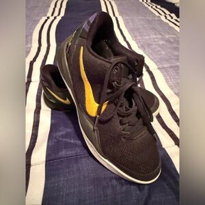 Kids Kobe VIII Protro |Black and Yellow Athletic Shoes| size: 3.5 Y| Pre-loved